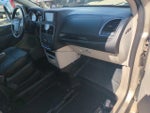 2016 Town and Country Thumbnail 38