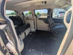 2016 Town and Country Thumbnail 35