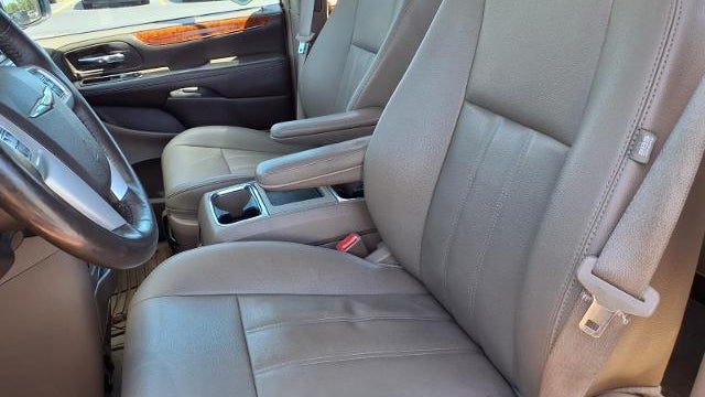 2016 Chrysler Town and Country Touring