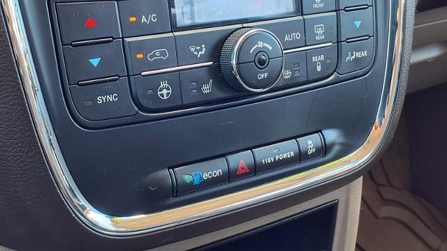 2016 Chrysler Town and Country Touring
