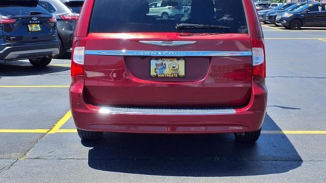2016 Chrysler Town and Country Touring