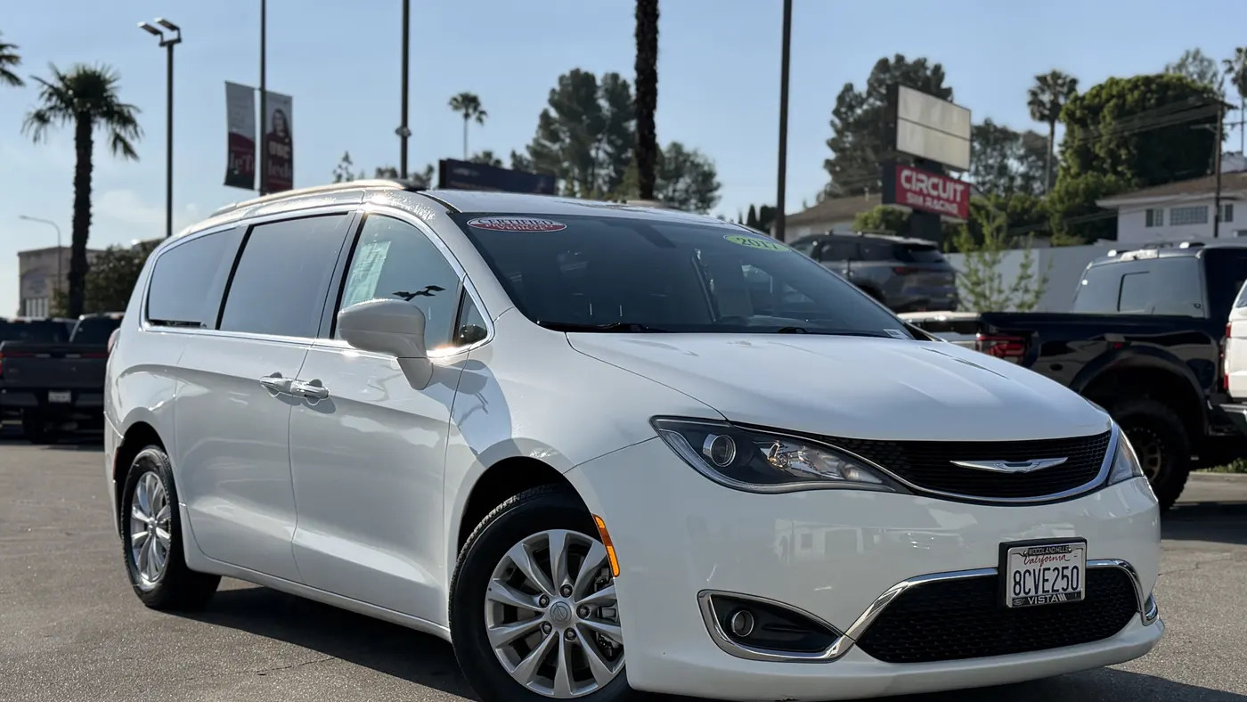 Preowned 2017 Chrysler Pacifica Touring-L for Sale