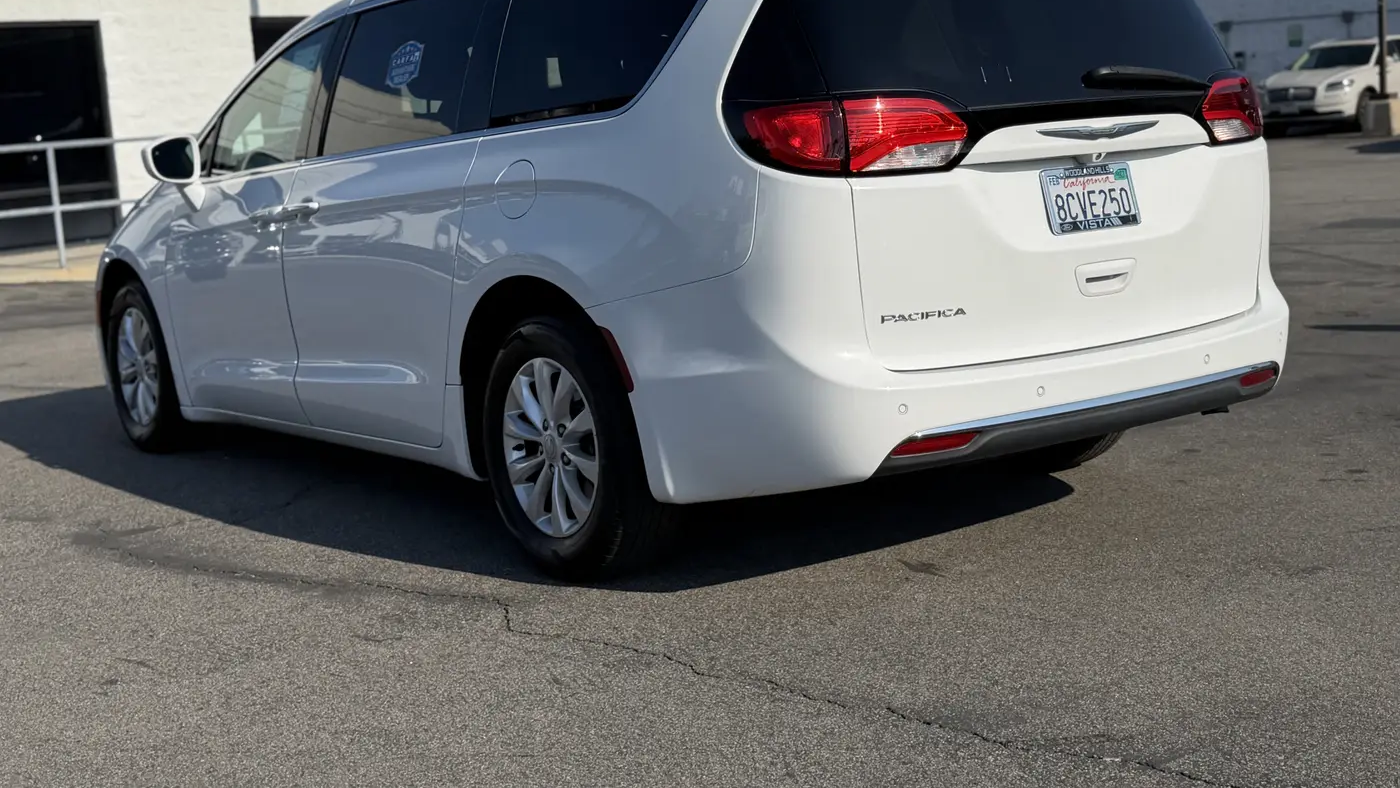 2017 Chrysler Pacifica Touring-L