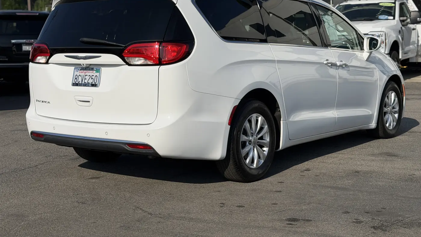 2017 Chrysler Pacifica Touring-L
