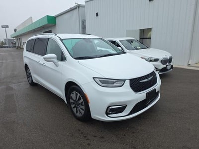 Photo of a 2021 Chrysler Pacifica Touring L 4DR Mini-Van for sale