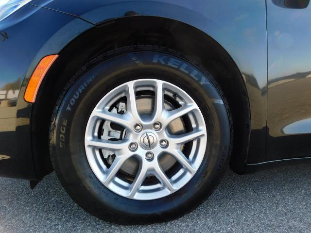 2022 Chrysler Pacifica - $15,990