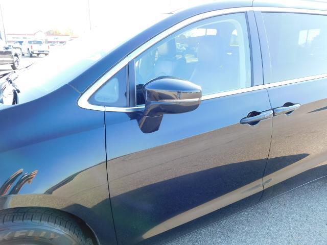 2022 Chrysler Pacifica - $15,990
