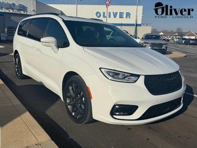 Photo of a 2022 Chrysler Pacifica Touring L 4DR Mini-Van for sale