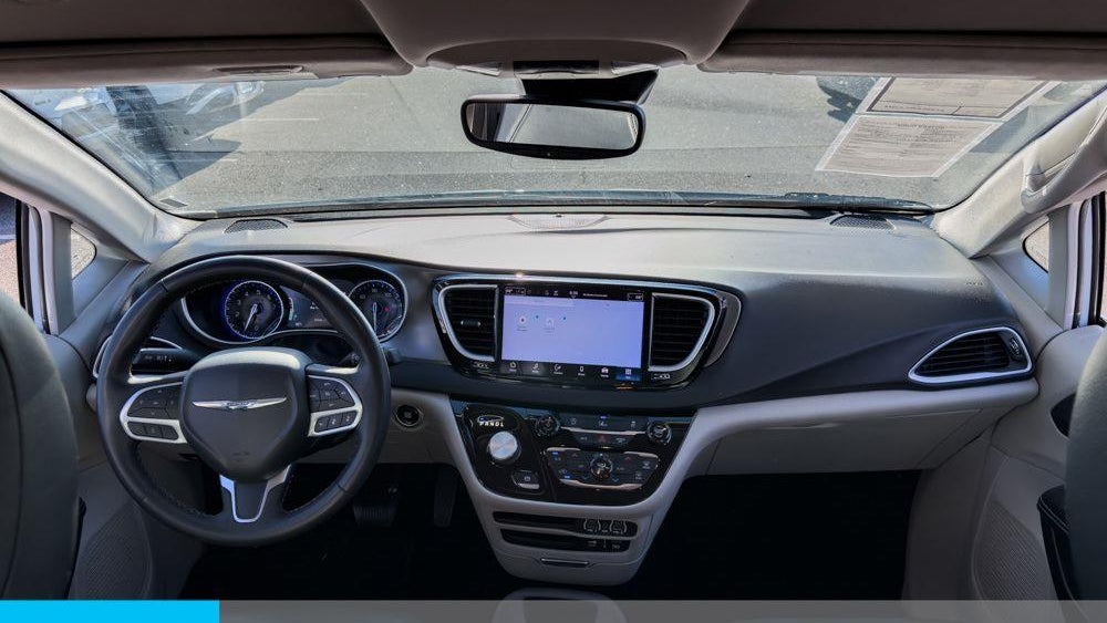 2022 Chrysler Pacifica Touring L