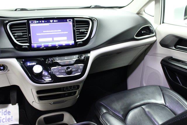 2022 Chrysler Pacifica - $19,962