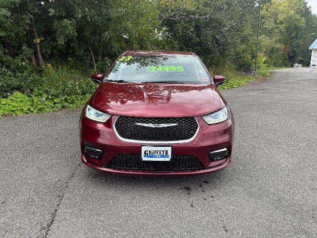 2023 Chrysler Pacifica Touring L — photo 1 of 12