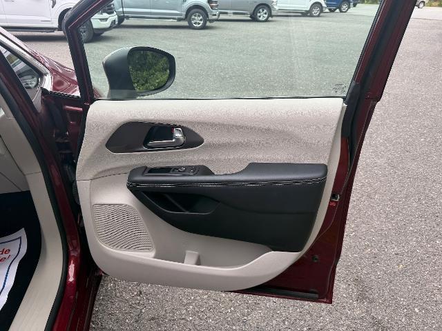 2023 Chrysler Pacifica - $24,495