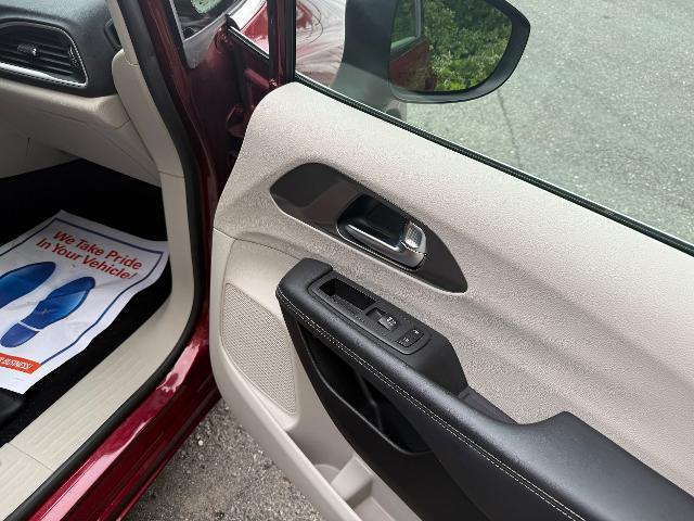 2023 Chrysler Pacifica - $24,495