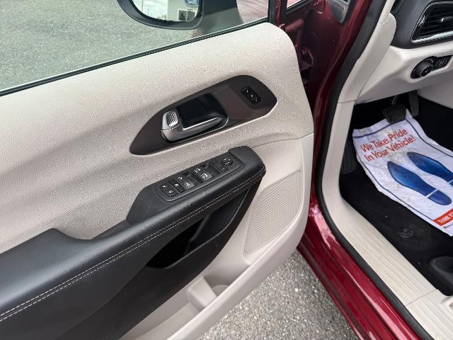 2023 Chrysler Pacifica - $24,495