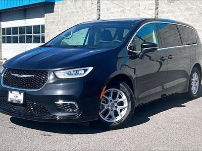 Photo of a 2023 Chrysler Pacifica Touring L 4DR Mini-Van for sale