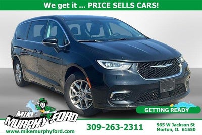 Photo of a 2023 Chrysler Pacifica Touring L 4DR Mini-Van for sale