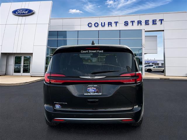 2023 Chrysler Pacifica - $19,219