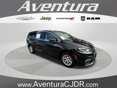 Photo of a 2024 Chrysler Pacifica Touring L 4DR Mini-Van for sale