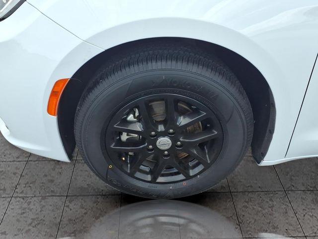2024 Chrysler Pacifica - $28,277