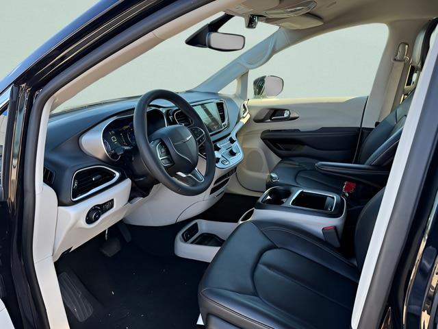 2024 Chrysler Pacifica - $25,495