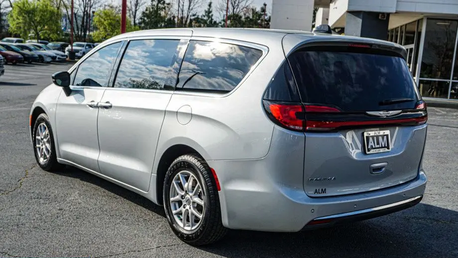 2024 Chrysler Pacifica Touring L