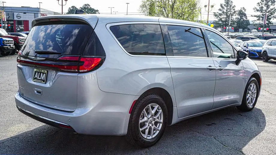 2024 Chrysler Pacifica Touring L