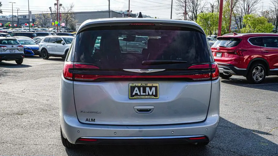 2024 Chrysler Pacifica Touring L