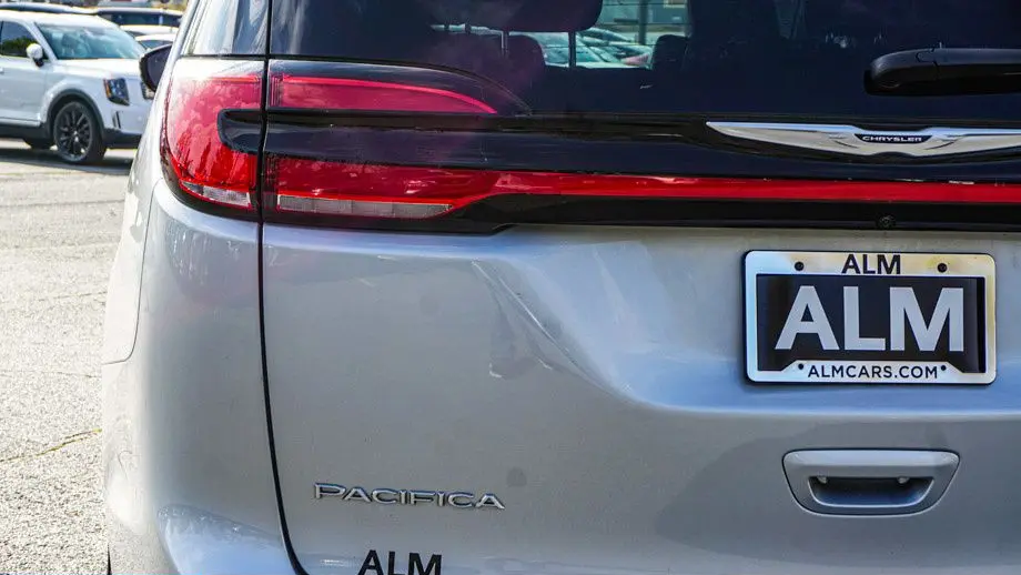 2024 Chrysler Pacifica Touring L