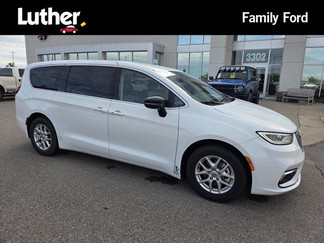 2024 Chrysler Pacifica - $25,849