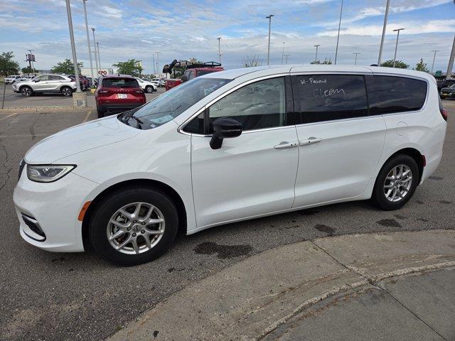 2024 Chrysler Pacifica - $25,849