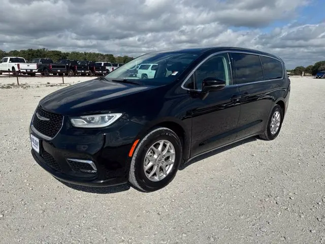 2024 Chrysler Pacifica - $19,400