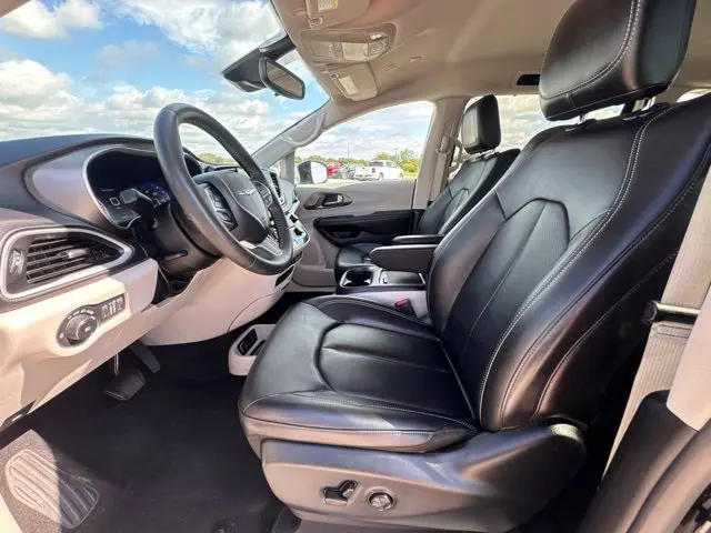 2024 Chrysler Pacifica - $19,400