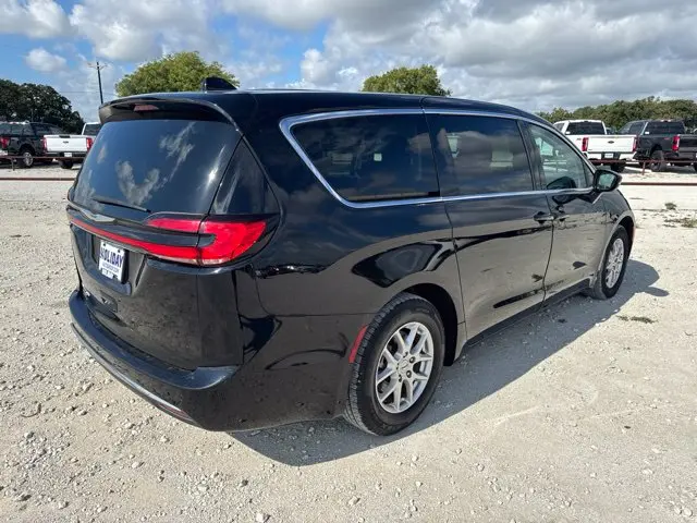 2024 Chrysler Pacifica - $19,400
