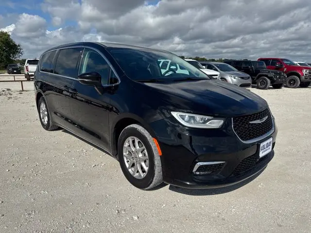 2024 Chrysler Pacifica - $19,400