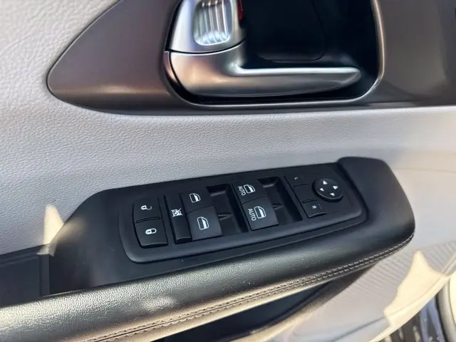2024 Chrysler Pacifica - $19,400