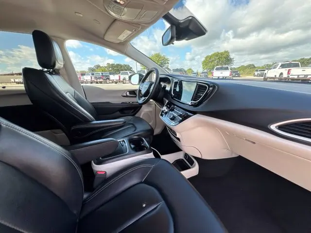 2024 Chrysler Pacifica - $19,400