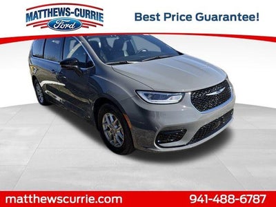 Photo of a 2025 Chrysler Pacifica Select 4DR Mini-Van for sale