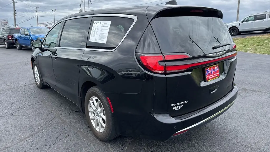 2025 Chrysler Pacifica Select