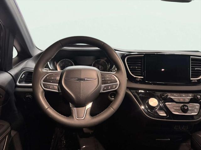 2025 Chrysler Pacifica - $25,495