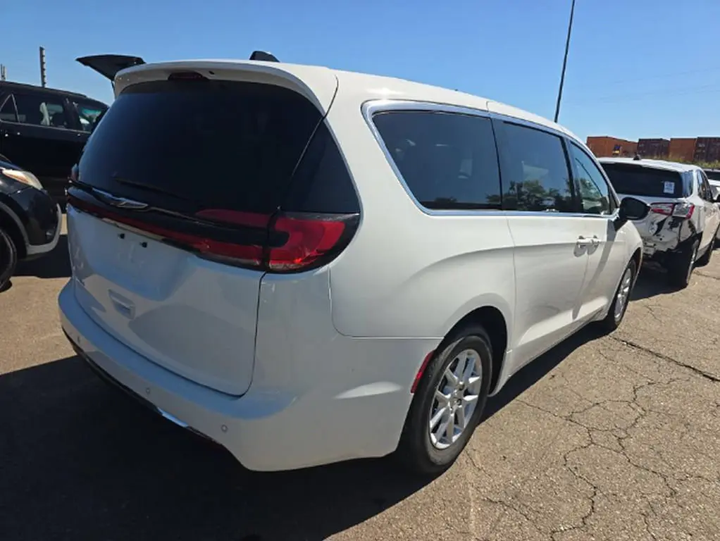 2025 Chrysler Pacifica - $22,299