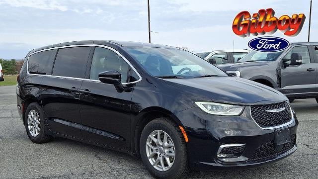 Preowned 2025 Chrysler Pacifica Select for Sale