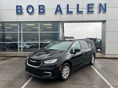 Photo of a 2025 Chrysler Pacifica Select 4DR Mini-Van for sale