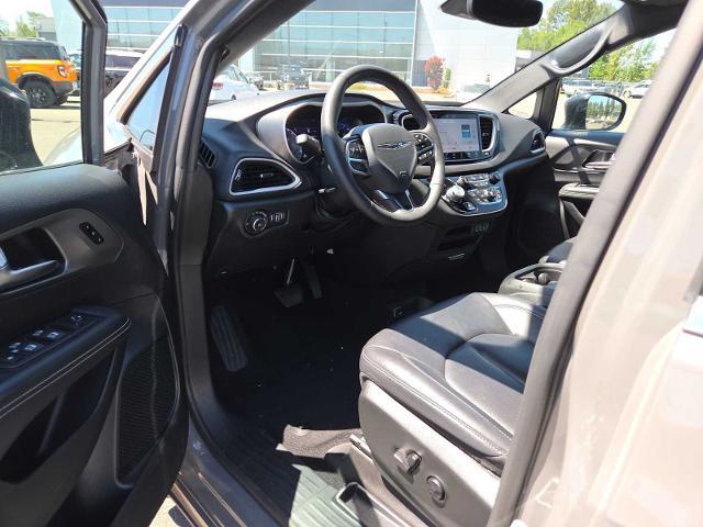 2025 Chrysler Pacifica - $24,735