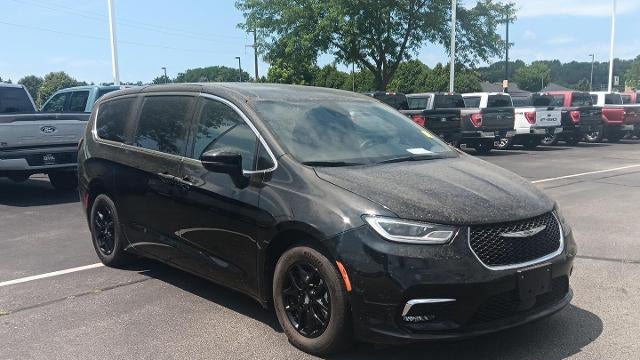 Preowned 2025 Chrysler Pacifica Select for Sale