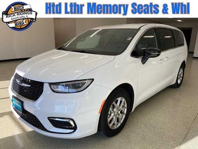 Photo of a 2025 Chrysler Pacifica Select 4DR Mini-Van for sale