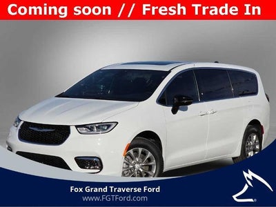 Photo of a 2026 Chrysler Pacifica Select 4DR Mini-Van for sale