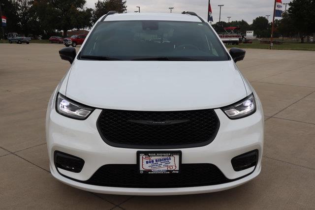 2026 Chrysler Pacifica - $32,990