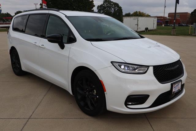 2026 Chrysler Pacifica - $32,990