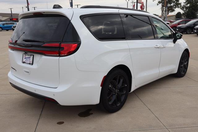2026 Chrysler Pacifica - $32,990