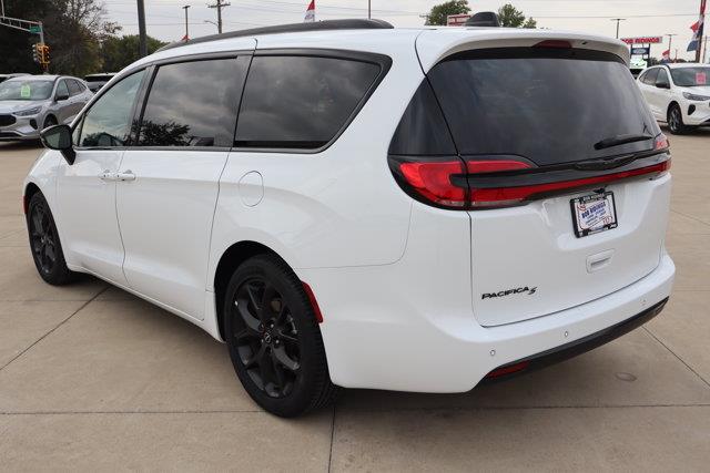 2026 Chrysler Pacifica - $32,990